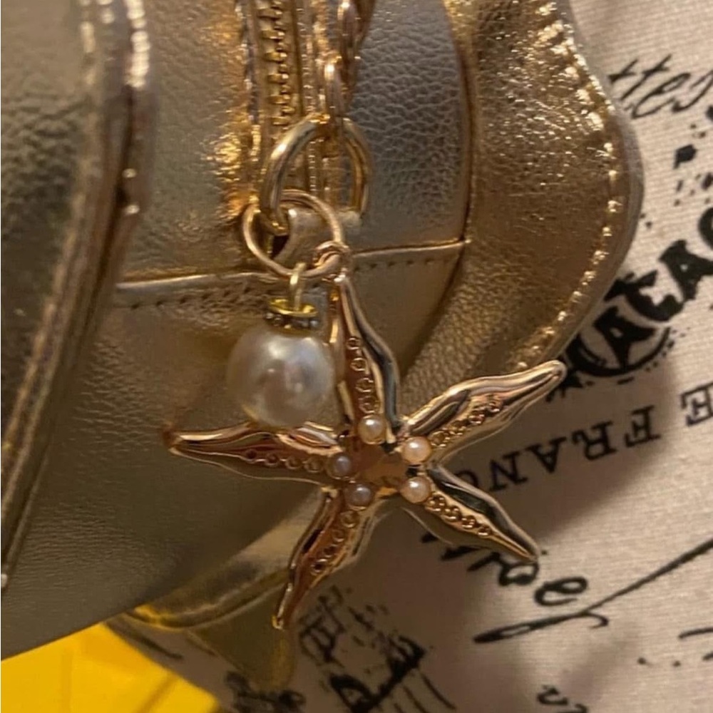 Disney Skinnydip London Clam Shell Mermaid Holographic Chain Crossbody Purse - Picture 2 of 14